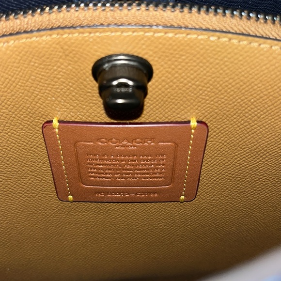 Coach Willow Bucket Bag - Picture 6 of 11